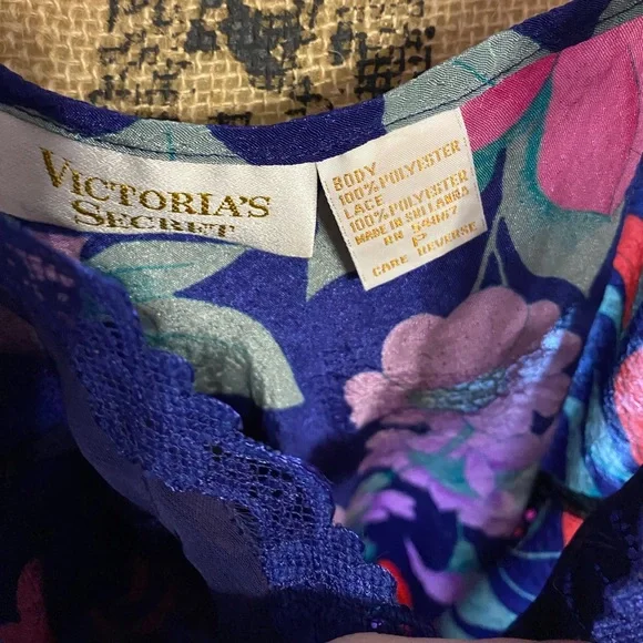 Vintage Victoria secret floral slip - Picture 8 of 9